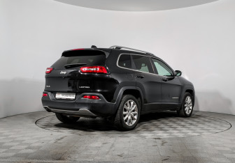 Подержанный автомобиль Jeep Cherokee 2014 года (5 фото)