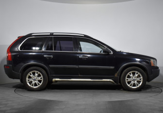 Подержанный автомобиль Volvo XC90 2003 года (4 фото)