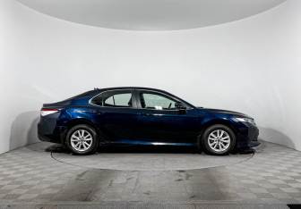 Подержанный автомобиль Toyota Camry Sedan 2019 года (4 фото)