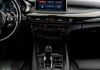 Подержанный автомобиль BMW X6 2015 года (17 фото)