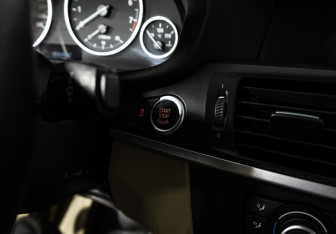 Подержанный автомобиль BMW X3 2012 года (17 фото)