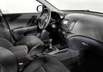 Подержанный автомобиль Hyundai i30 Hatchback 2011 года (13 фото)
