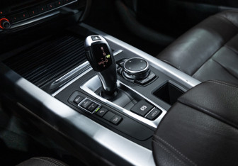Подержанный автомобиль BMW X5 2015 года (26 фото)