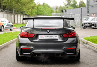 Подержанный автомобиль BMW M4 Convertible 2015 года (7 фото)