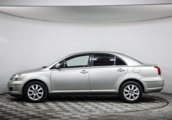 Подержанный автомобиль Toyota Avensis Sedan 2008 года (8 фото)