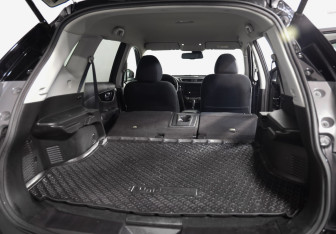 Подержанный автомобиль Nissan X-Trail 2017 года (27 фото)
