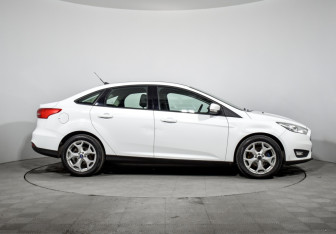 Подержанный автомобиль Ford Focus Sedan 2019 года (4 фото)