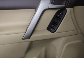 Подержанный автомобиль Toyota Land Cruiser Prado 2018 года (26 фото)