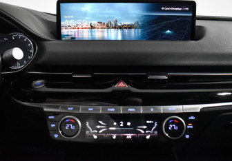 Подержанный автомобиль Genesis G80 2021 года (18 фото)