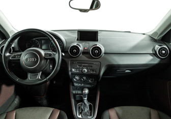 Подержанный автомобиль Audi A1 2014 года (13 фото)