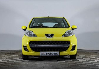 Подержанный автомобиль Peugeot 107 2010 года (2 фото)