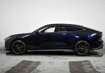 Подержанный автомобиль Changan UNI-V 2023 года (8 фото)