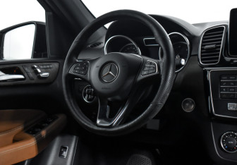 Подержанный автомобиль Mercedes-Benz GLE 2015 года (16 фото)