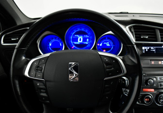 Подержанный автомобиль Citroen DS4 2013 года (15 фото)
