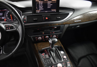 Подержанный автомобиль Audi A7 2013 года (15 фото)