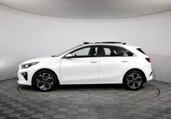 Подержанный автомобиль Kia Ceed Hatchback 2021 года (2 фото)