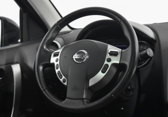 Подержанный автомобиль Nissan Qashqai 2012 года (14 фото)