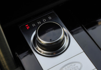 Подержанный автомобиль Land Rover Discovery 2020 года (24 фото)