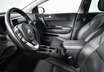 Подержанный автомобиль Kia Sportage 2018 года (10 фото)