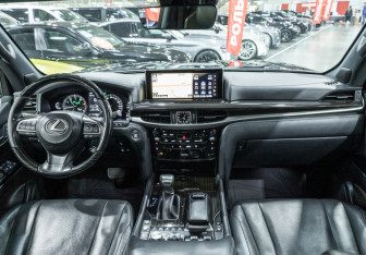 Подержанный автомобиль Lexus LX 2020 года (12 фото)