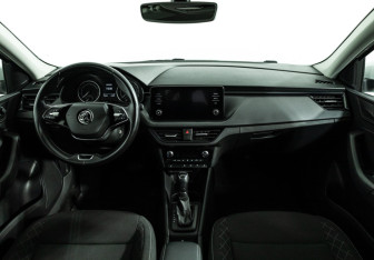 Подержанный автомобиль Skoda Rapid Liftback 2020 года (13 фото)