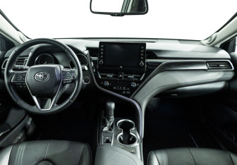 Подержанный автомобиль Toyota Camry Sedan 2022 года (13 фото)