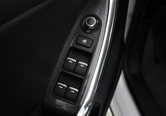Подержанный автомобиль Mazda CX-5 2015 года (10 фото)