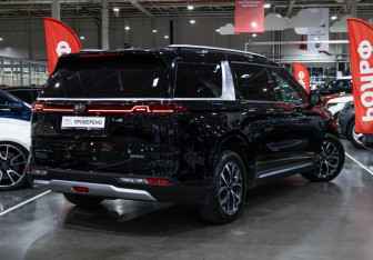 Подержанный автомобиль Kia Carnival 2021 года (8 фото)