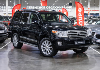 Подержанный автомобиль Toyota Land Cruiser Suv 2012 года (5 фото)