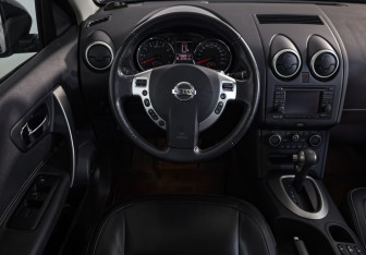 Подержанный автомобиль Nissan Qashqai 2012 года (10 фото)