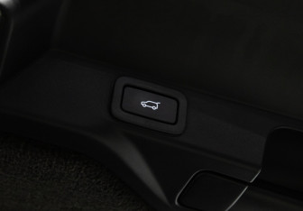 Подержанный автомобиль Land Rover Range Rover Sport 2016 года (26 фото)