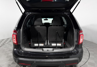 Подержанный автомобиль Ford Explorer 2013 года (14 фото)