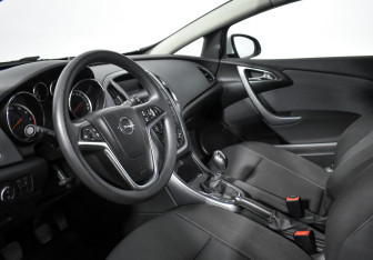 Подержанный автомобиль Opel Astra Hatchback 2014 года (9 фото)