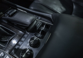 Подержанный автомобиль Lexus LX 2015 года (23 фото)