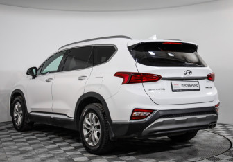Подержанный автомобиль Hyundai Santa Fe 2019 года (7 фото)