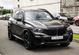 Подержанный автомобиль BMW X5 2021 года (5 фото)