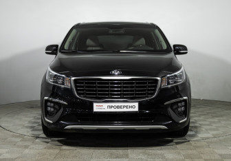 Подержанный автомобиль Kia Carnival 2018 года (2 фото)