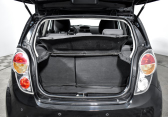 Подержанный автомобиль Chevrolet Spark 2012 года (18 фото)