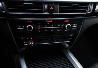 Подержанный автомобиль BMW X5 2017 года (18 фото)