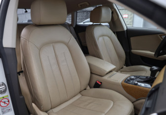 Подержанный автомобиль Audi A7 2011 года (21 фото)