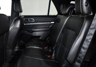 Подержанный автомобиль Ford Explorer 2018 года (13 фото)