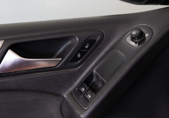 Подержанный автомобиль Volkswagen Golf Hatchback 2011 года (16 фото)