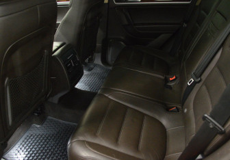 Подержанный автомобиль Volkswagen Touareg 2011 года (10 фото)