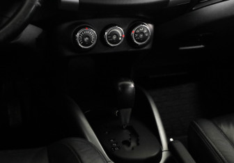 Подержанный автомобиль Mitsubishi Outlander 2010 года (14 фото)