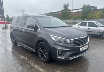 Подержанный автомобиль Kia Carnival 2019 года (7 фото)