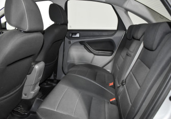 Подержанный автомобиль Ford Focus Sedan 2009 года (10 фото)