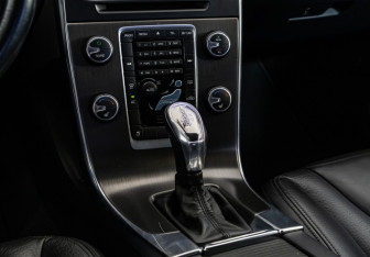 Подержанный автомобиль Volvo S60 2013 года (12 фото)