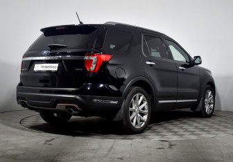 Подержанный автомобиль Ford Explorer 2018 года (5 фото)