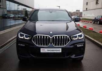 Подержанный автомобиль BMW X6 2020 года (2 фото)