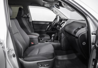 Подержанный автомобиль Toyota Land Cruiser Prado 2022 года (24 фото)